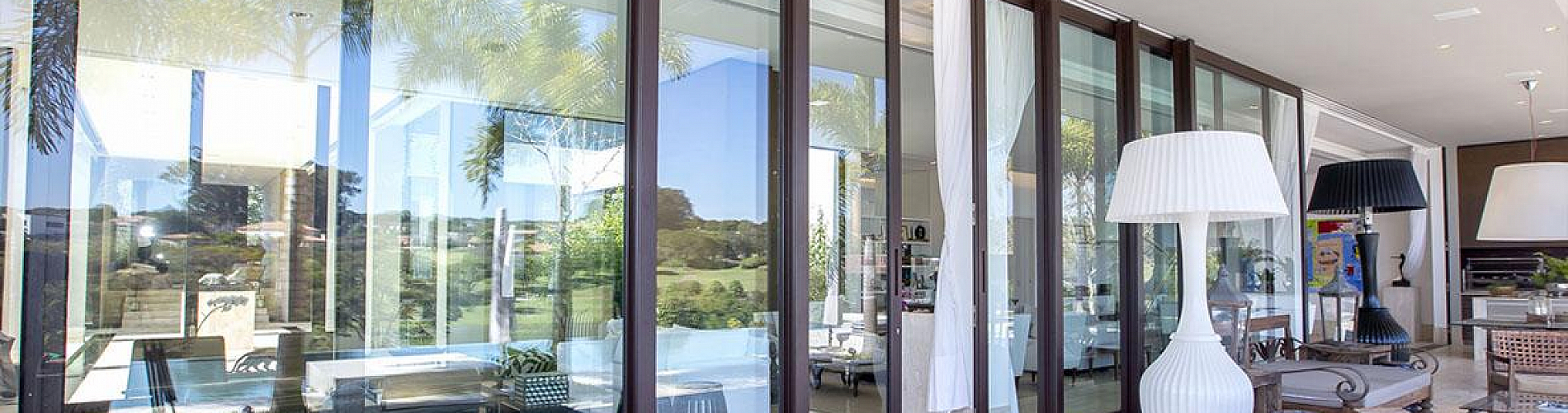 Esquadrias de Madeira Esquadrias de Madeira