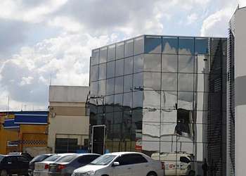 Empresa de pele de vidro espelhado Empresa de pele de vidro espelhado