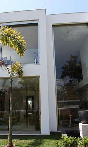Fachada com vidro fixo Fachada com vidro fixo