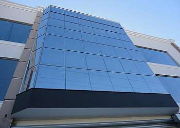 Fachada residencial com pele de vidro Fachada residencial com pele de vidro