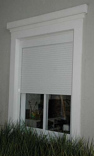 Janela de Alumínio com Persiana Integrada  Janela de Alumínio com Persiana Integrada