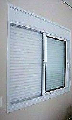 Janela integrada com persiana de enrolar Janela integrada com persiana de enrolar