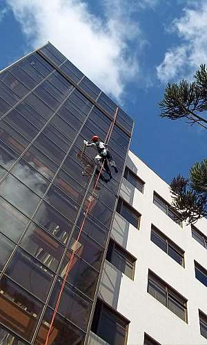 Limpeza de fachada de vidro Limpeza de fachada de vidro