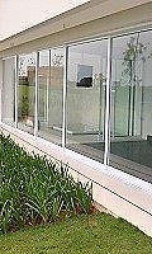 Portas e janelas com tela mosquiteira Portas e janelas com tela mosquiteira