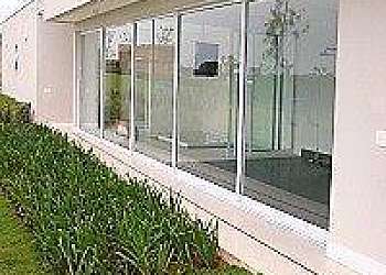 Portas e janelas com tela mosquiteira Portas e janelas com tela mosquiteira